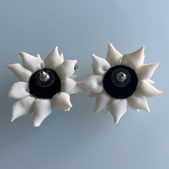 Anthropologie white floral on the ear earrings - Picture 2 of 2